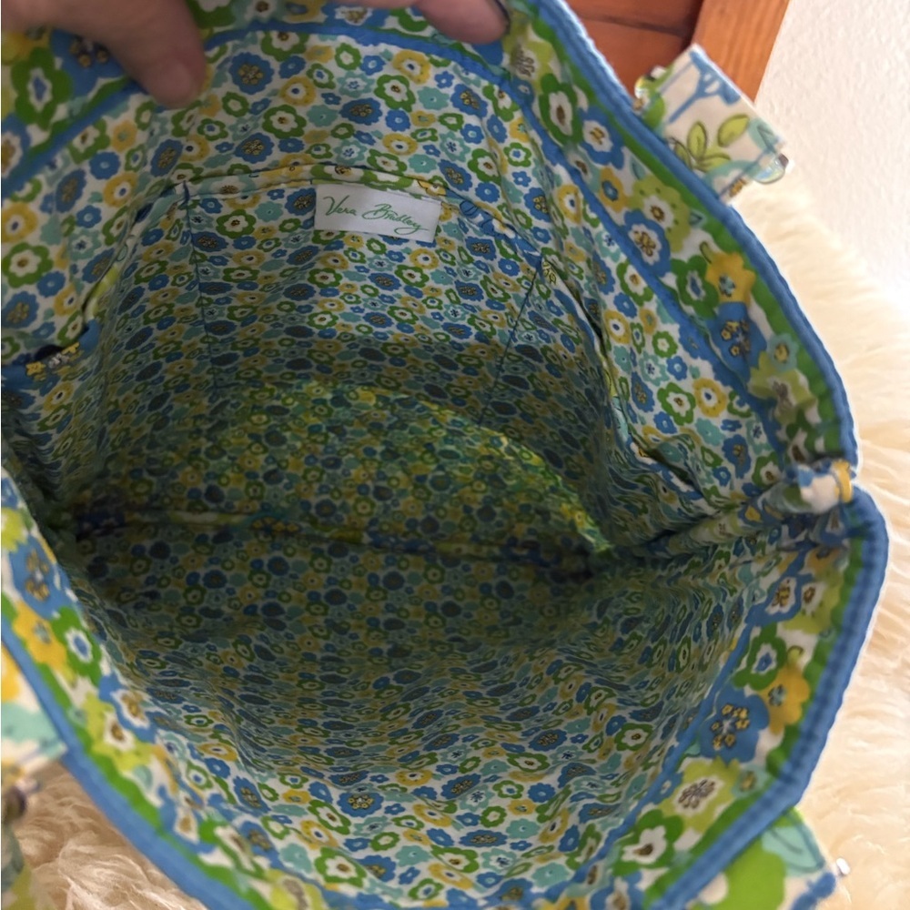 Vera Bradley Set/2 ‘English Meadow’ Floral Tote Bag and Kisslock Shoulder Bag - Picture 9 of 11